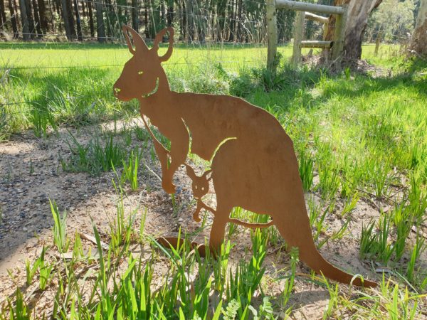 Large kangaroo garden stake, Corten steel kangaroo sculpture, rusted kangaroo garden art, handmade kangaroo decor, outdoor kangaroo sculpture.