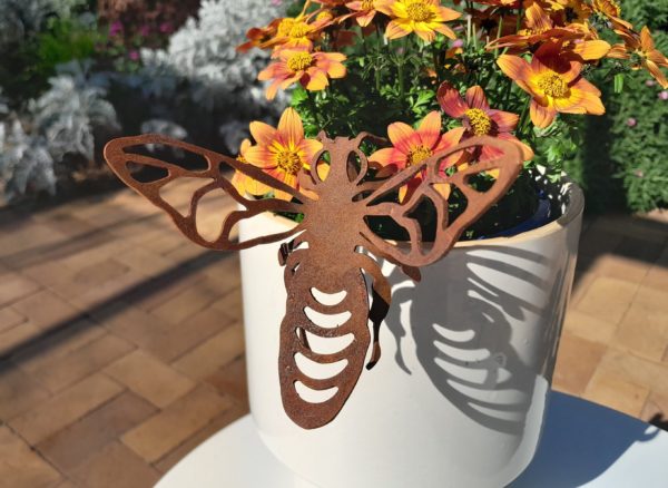 Honey Bee Pot Decoration, Corten Steel Honey Bee, Laser-Cut Bee Decoration, Garden Decor, Whimsical Insect Art.